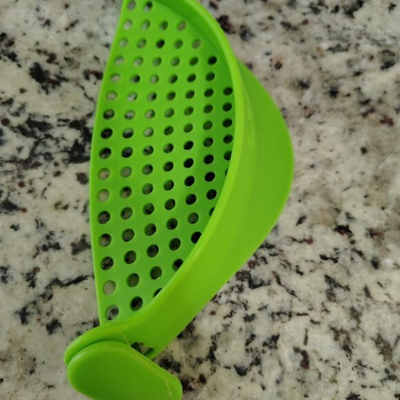 Silicone clip on strainer - Picture 6 of 7
